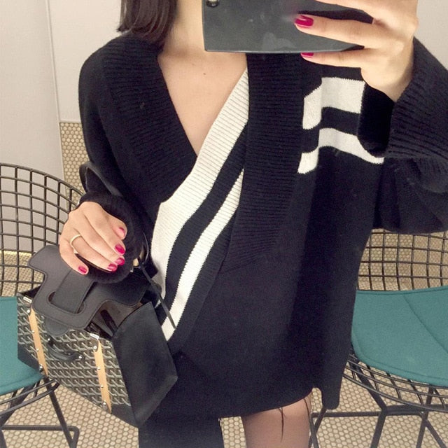 TWOTWINSTYLE Patchwork Striped Tops Female Pullovers Sweater V Neck Batwing Long Sleeve Loose Hit Color Women's Sweaters Fashion